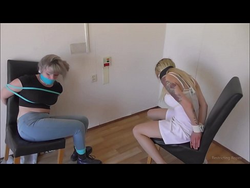 ❤️ Viciado / amarrado e amordaçado / donzela em apuros ❤❌ Porno bonito em nós ❌